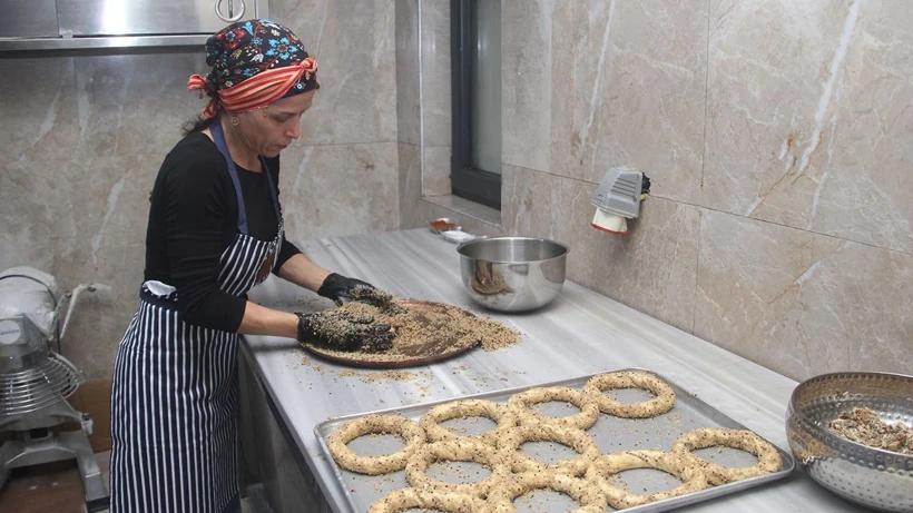 Ordu’da sıra dışı lezzet: Hamsili simit üretimine başlandı